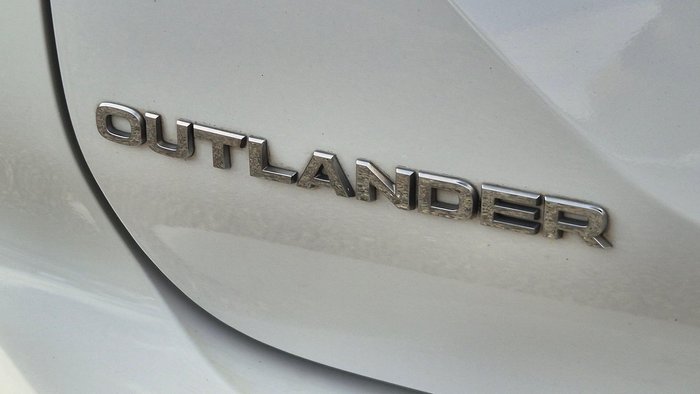2022 Mitsubishi Outlander LS