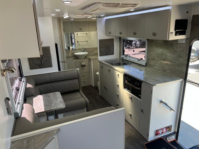 2022 Design RV Forerunner Van 2-1, 19'