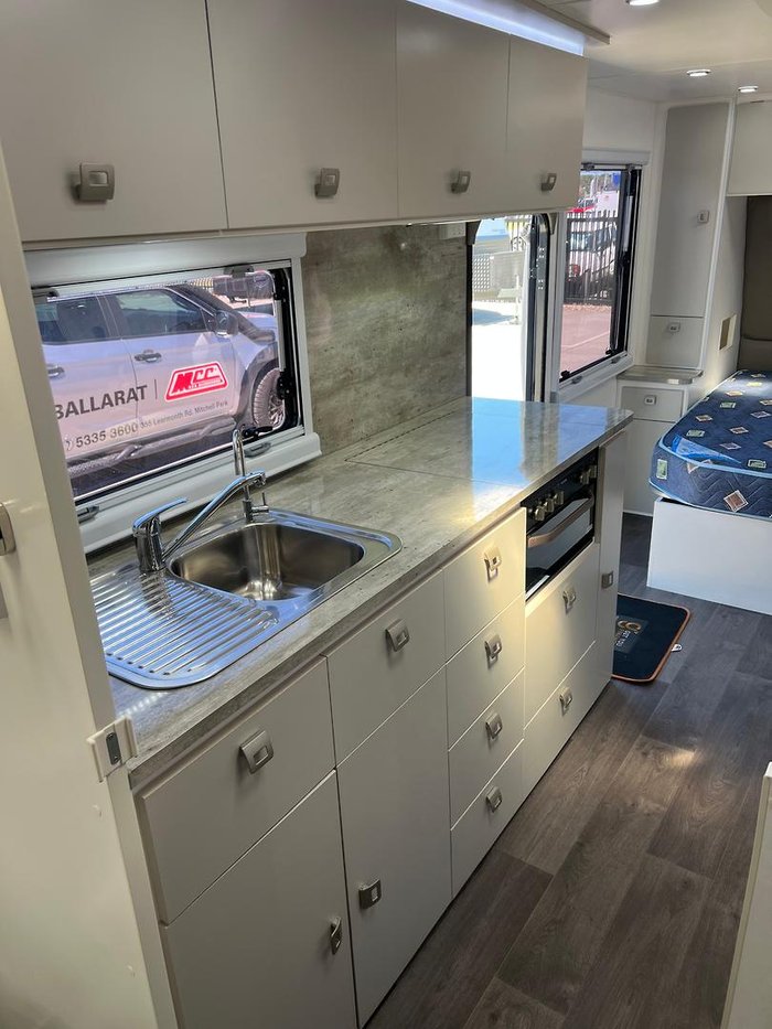 2022 Design RV Forerunner Van 2-1, 19'