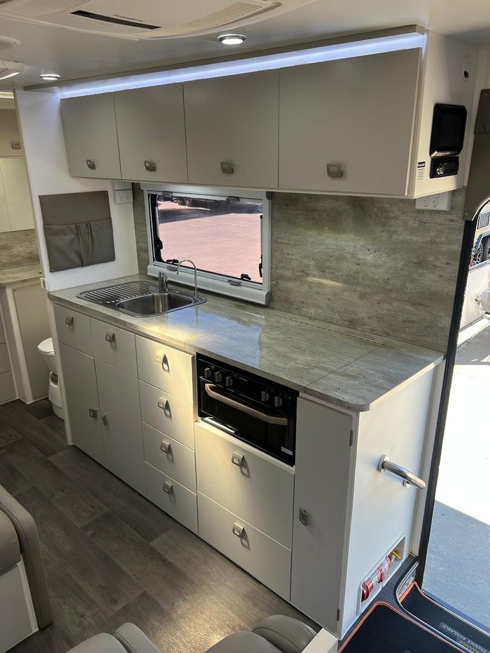 2022 Design RV Forerunner Van 2-1, 19'