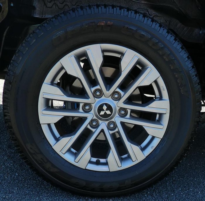 2022 Mitsubishi Pajero Sport GLX