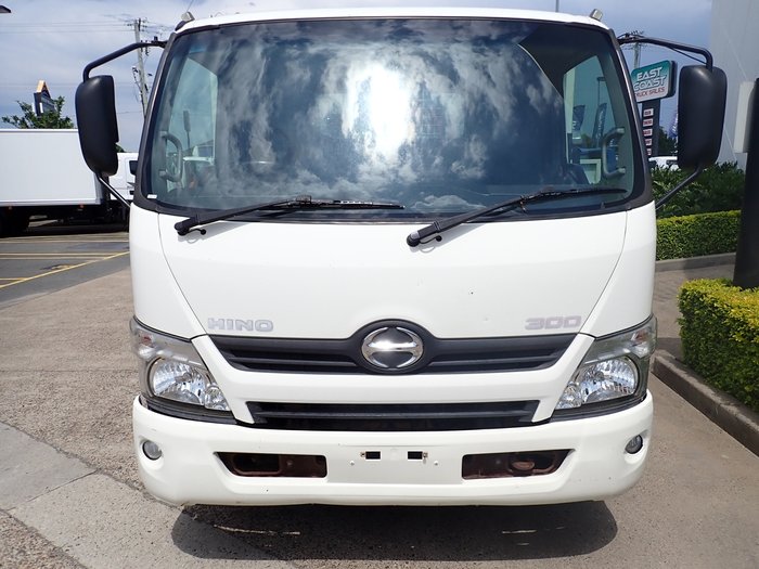 2017 HINO DUTRO 717
