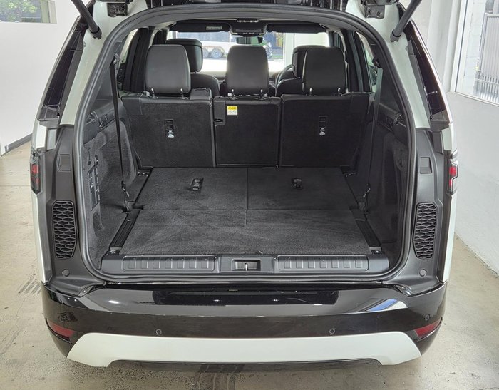 2022 Land Rover Discovery D300 R-Dynamic S