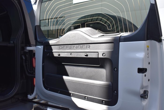 2025 Land Rover Defender 110 P400 X-Dynamic SE L663 MY25.5 AWD Fuji White