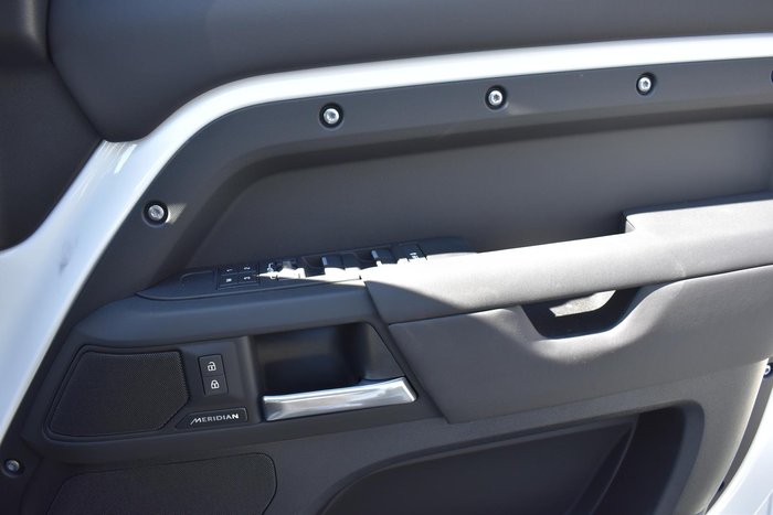 2025 Land Rover Defender 110 P400 X-Dynamic SE L663 MY25.5 AWD Fuji White