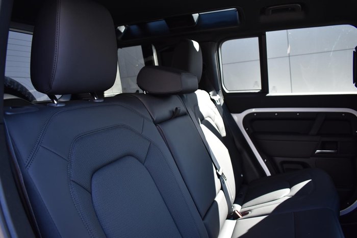 2025 Land Rover Defender 110 P400 X-Dynamic SE L663 MY25.5 AWD Fuji White