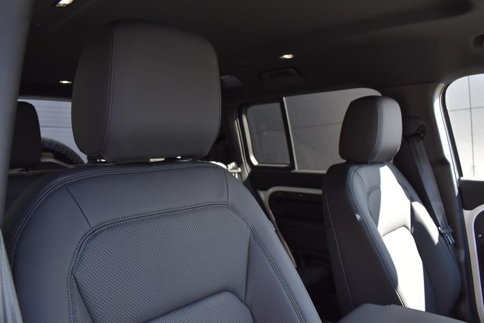 2025 Land Rover Defender 110 P400 X-Dynamic SE L663 MY25.5 AWD Fuji White