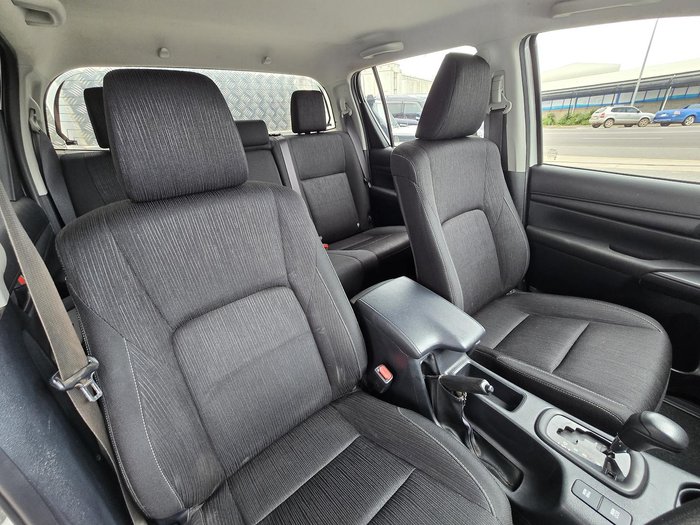 2016 Toyota Hilux SR