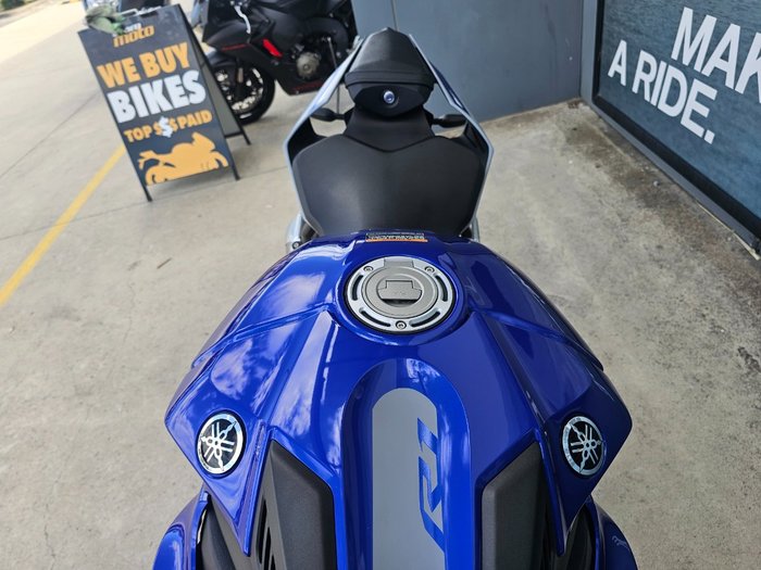 2021 Yamaha YZF-R1 Blue