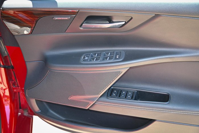 2015 Jaguar XE 25t R-Sport