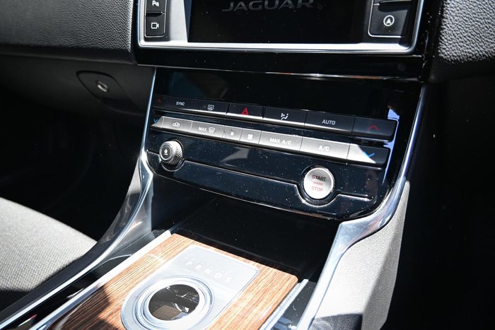 2015 Jaguar XE 25t R-Sport