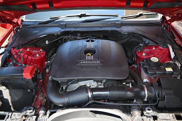 2015 Jaguar XE 25t R-Sport