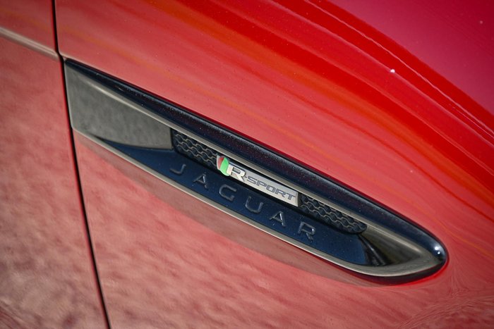 2015 Jaguar XE 25t R-Sport