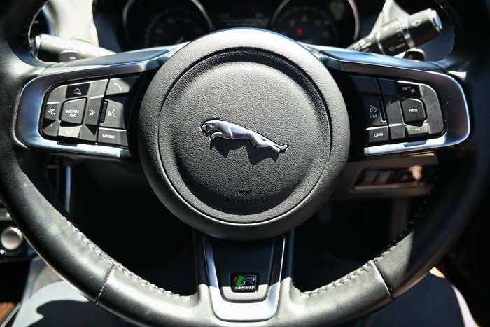2015 Jaguar XE 25t R-Sport