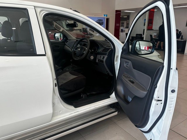 2015 MITSUBISHI TRITON GLX (4x4)