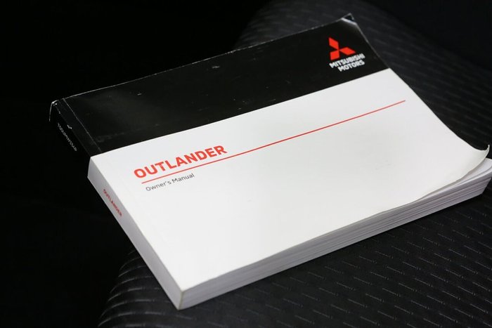 2022 Mitsubishi Outlander ES