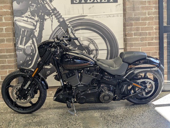 2017 Harley-Davidson CVO Pro Street Breakout (FXSE) CVO Black