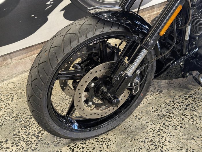 2017 Harley-Davidson CVO Pro Street Breakout (FXSE) CVO Black