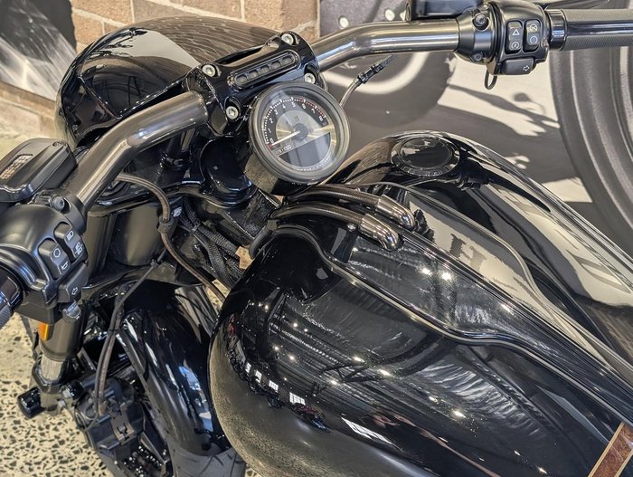 2017 Harley-Davidson CVO Pro Street Breakout (FXSE) CVO Black