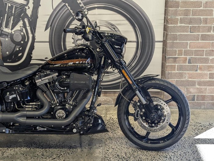 2017 Harley-Davidson CVO Pro Street Breakout (FXSE) CVO Black