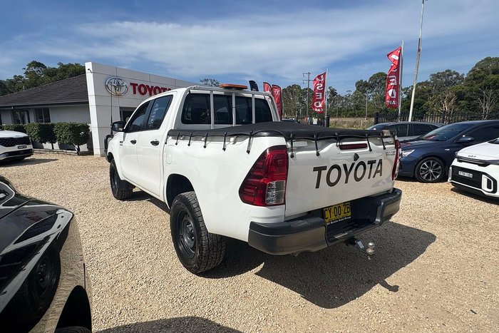 2020 Toyota Hilux SR