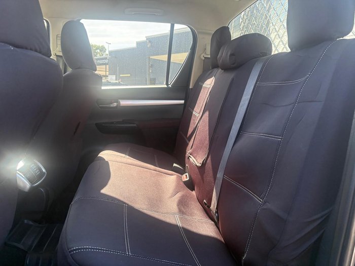 2022 Toyota Hilux SR5