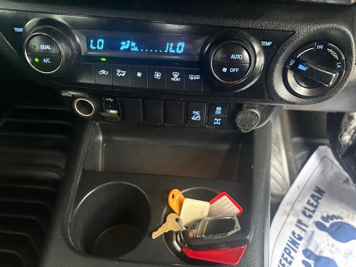 2022 Toyota Hilux SR5