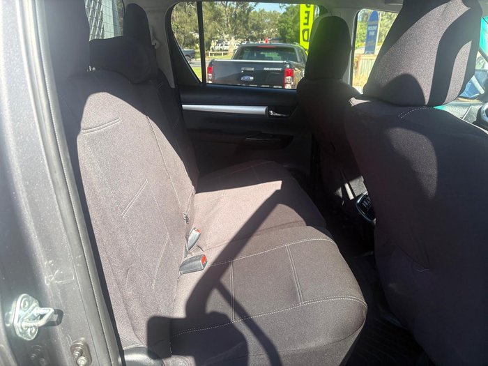 2022 Toyota Hilux SR5