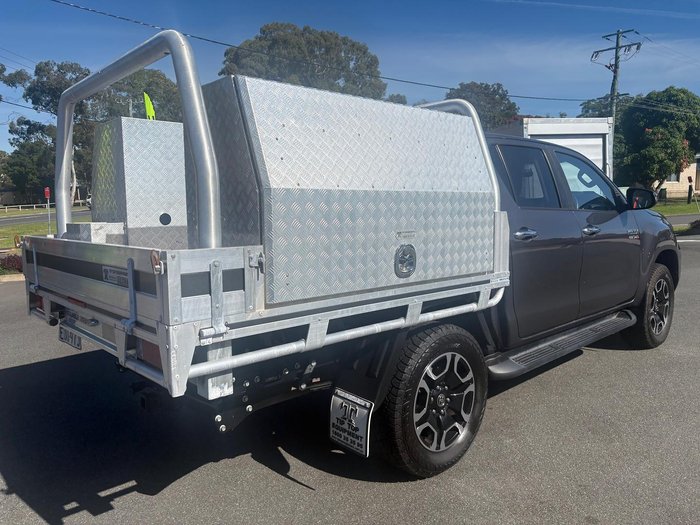 2022 Toyota Hilux SR5