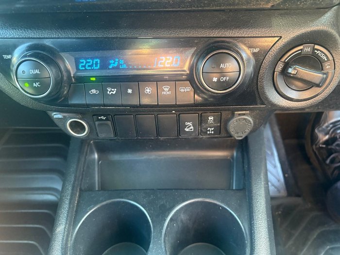 2022 Toyota Hilux SR5