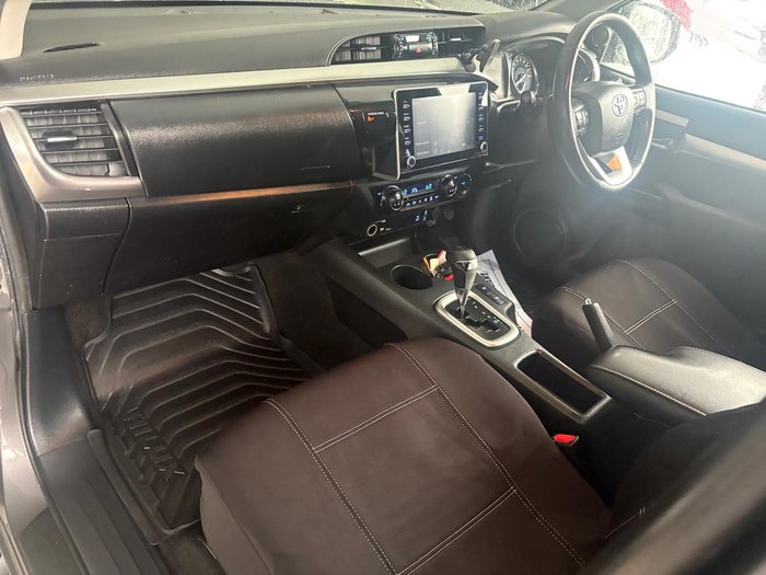 2022 Toyota Hilux SR5