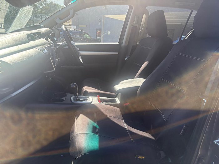 2022 Toyota Hilux SR5