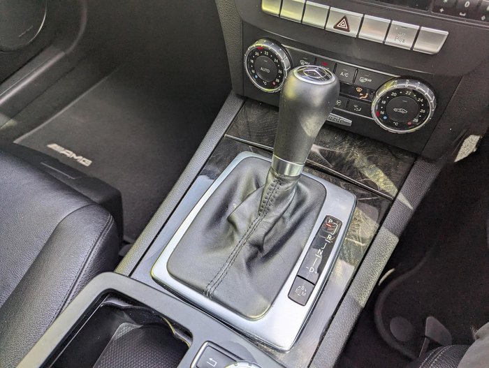 2011 Mercedes-Benz C-Class C250 BlueEFFICIENCY Avantgarde W204 MY11 Calcite white