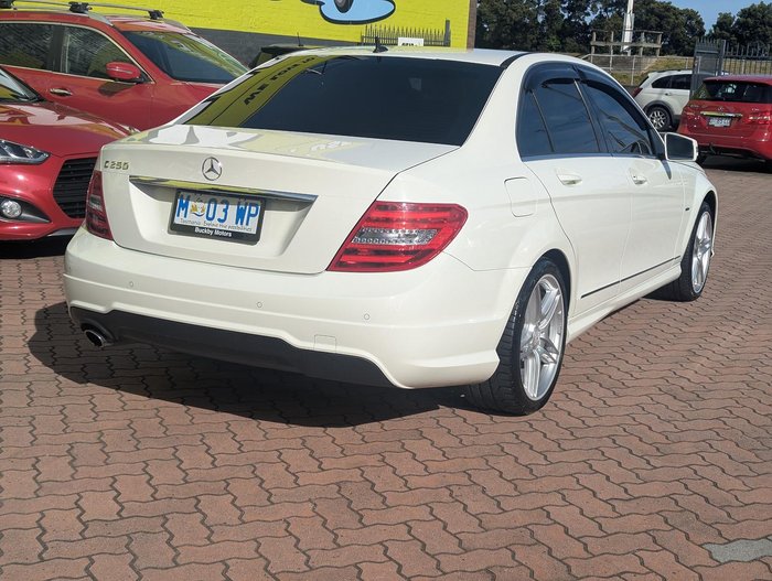 2011 Mercedes-Benz C-Class C250 BlueEFFICIENCY Avantgarde W204 MY11 Calcite white