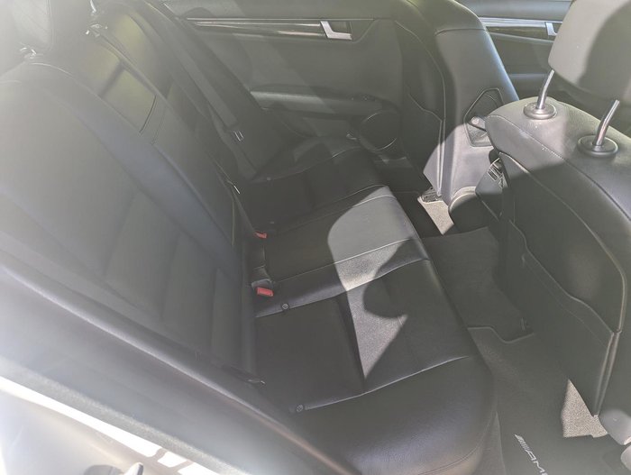 2011 Mercedes-Benz C-Class C250 BlueEFFICIENCY Avantgarde W204 MY11 Calcite white