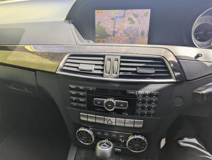 2011 Mercedes-Benz C-Class C250 BlueEFFICIENCY Avantgarde W204 MY11 Calcite white