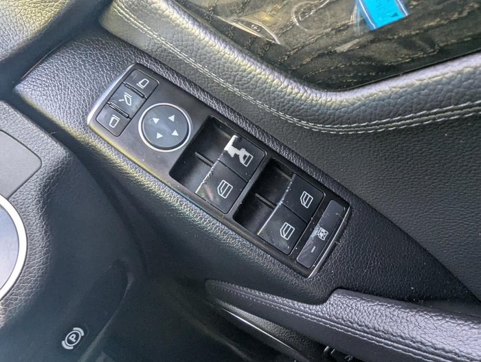 2011 Mercedes-Benz C-Class C250 BlueEFFICIENCY Avantgarde W204 MY11 Calcite white