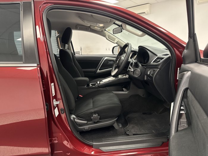 2024 Mitsubishi Pajero Sport GLX