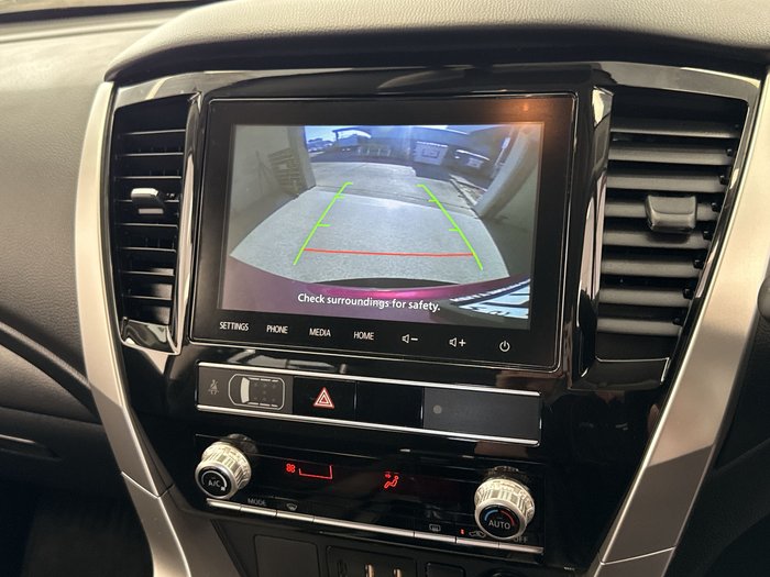 2024 Mitsubishi Pajero Sport GLX