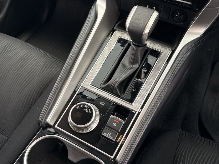 2024 Mitsubishi Pajero Sport GLX