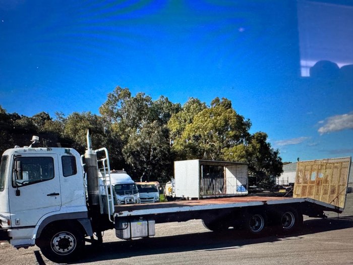 2003 Mitsubishi Fv 500 WHITE