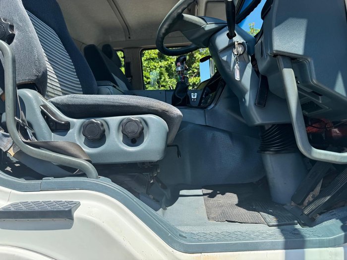 2003 Mitsubishi Fv 500 WHITE