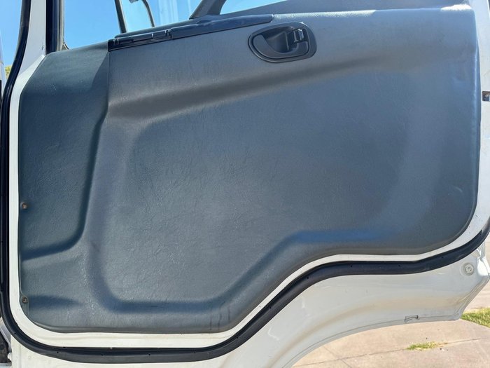 2003 Mitsubishi Fv 500 WHITE