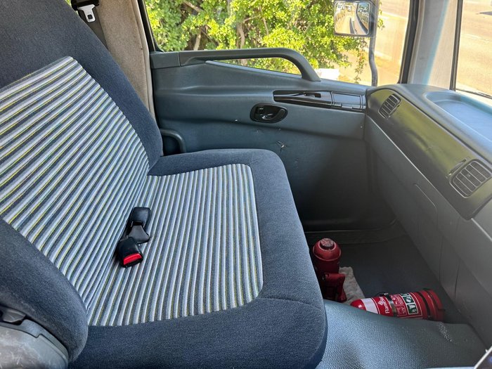 2003 Mitsubishi Fv 500 WHITE