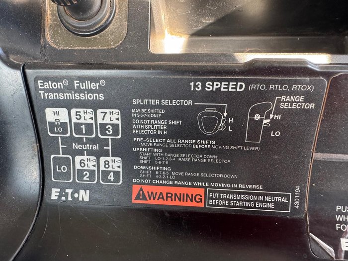 2003 Mitsubishi Fv 500 WHITE