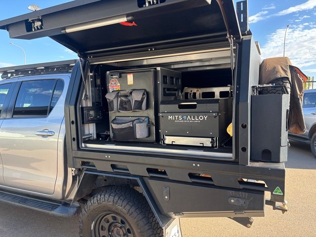 2019 Toyota Hilux HILUX 4X4 2.8L DSL D/C 6AT SR5 1Y46290 005 Silver Sky