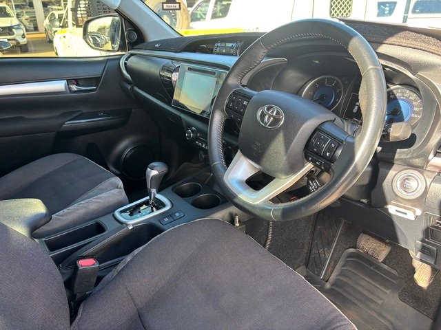 2019 Toyota Hilux HILUX 4X4 2.8L DSL D/C 6AT SR5 1Y46290 005 Silver Sky