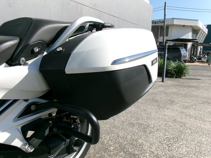 2024 BMW Motorrad R 1250 RT Alpine White 3