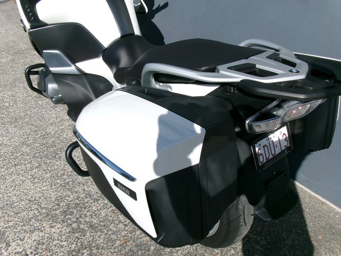 2024 BMW Motorrad R 1250 RT Alpine White 3