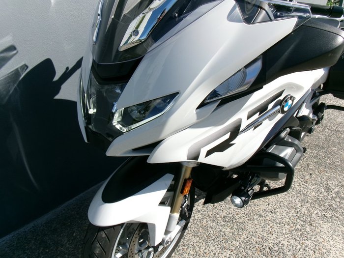 2024 BMW Motorrad R 1250 RT Alpine White 3